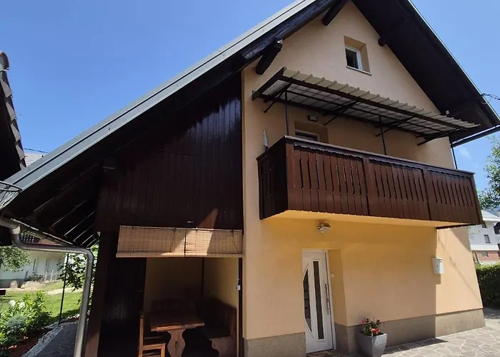 Počitniška hiša Hisa Javornik *